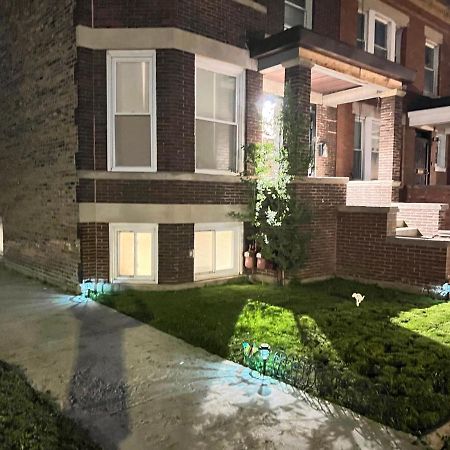 Simplified Living Space Chicago Exterior foto