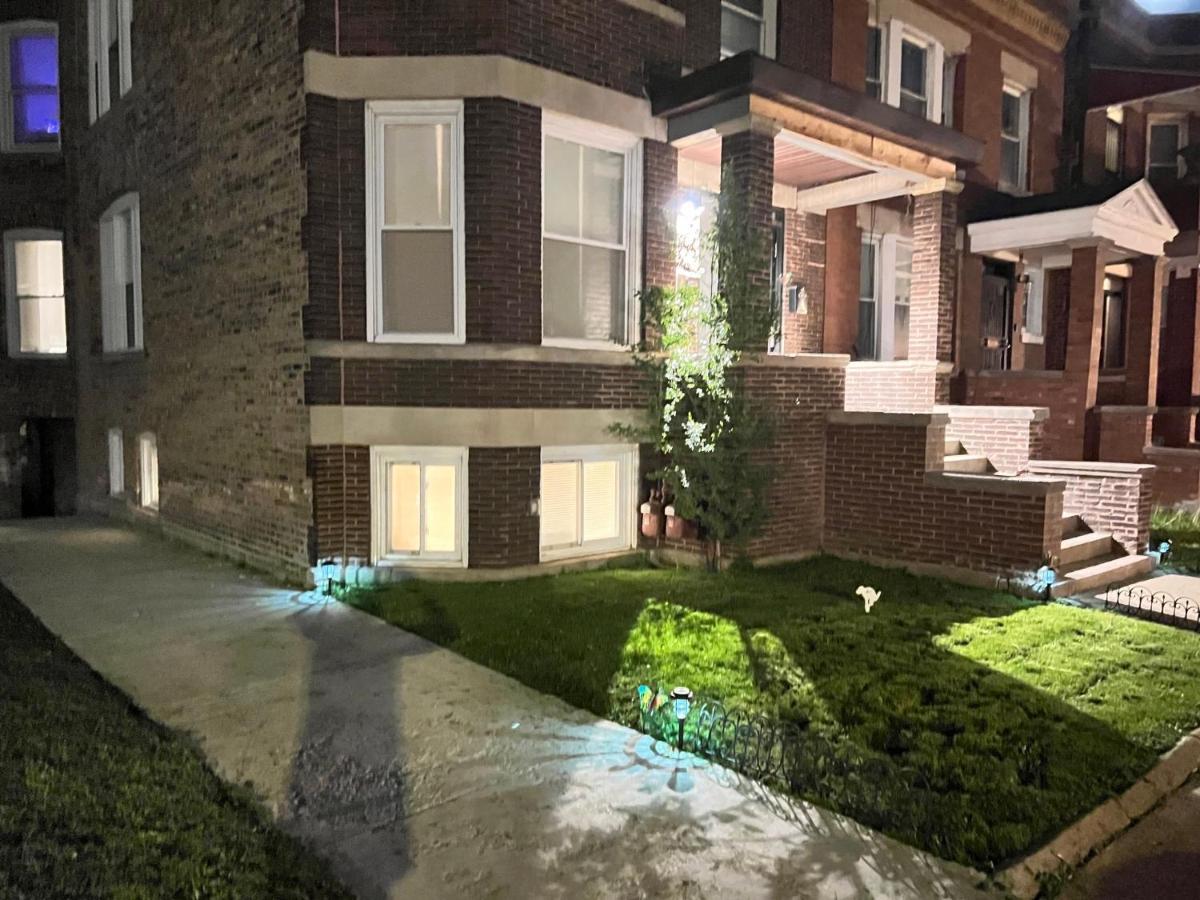 Simplified Living Space Chicago Exterior foto