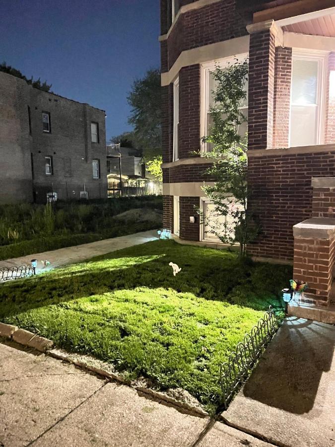 Simplified Living Space Chicago Exterior foto